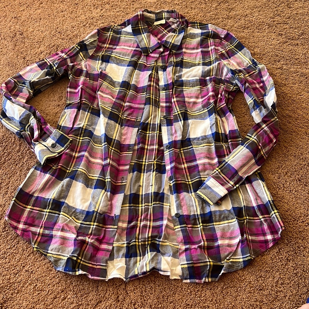 Worn once. Westbound plaid longer length shirt. Great color combo